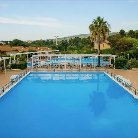Otel Villaggio Club La Pace 4*