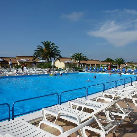 מלון Villaggio Club La Pace