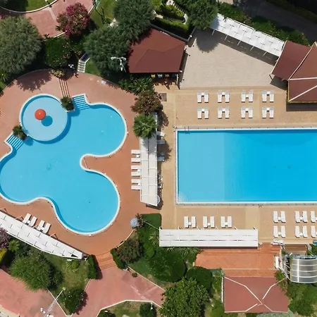 מלון Villaggio Club La Pace