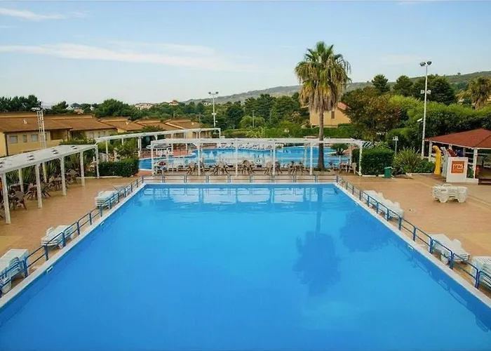 מלון Villaggio Club La Pace 4*